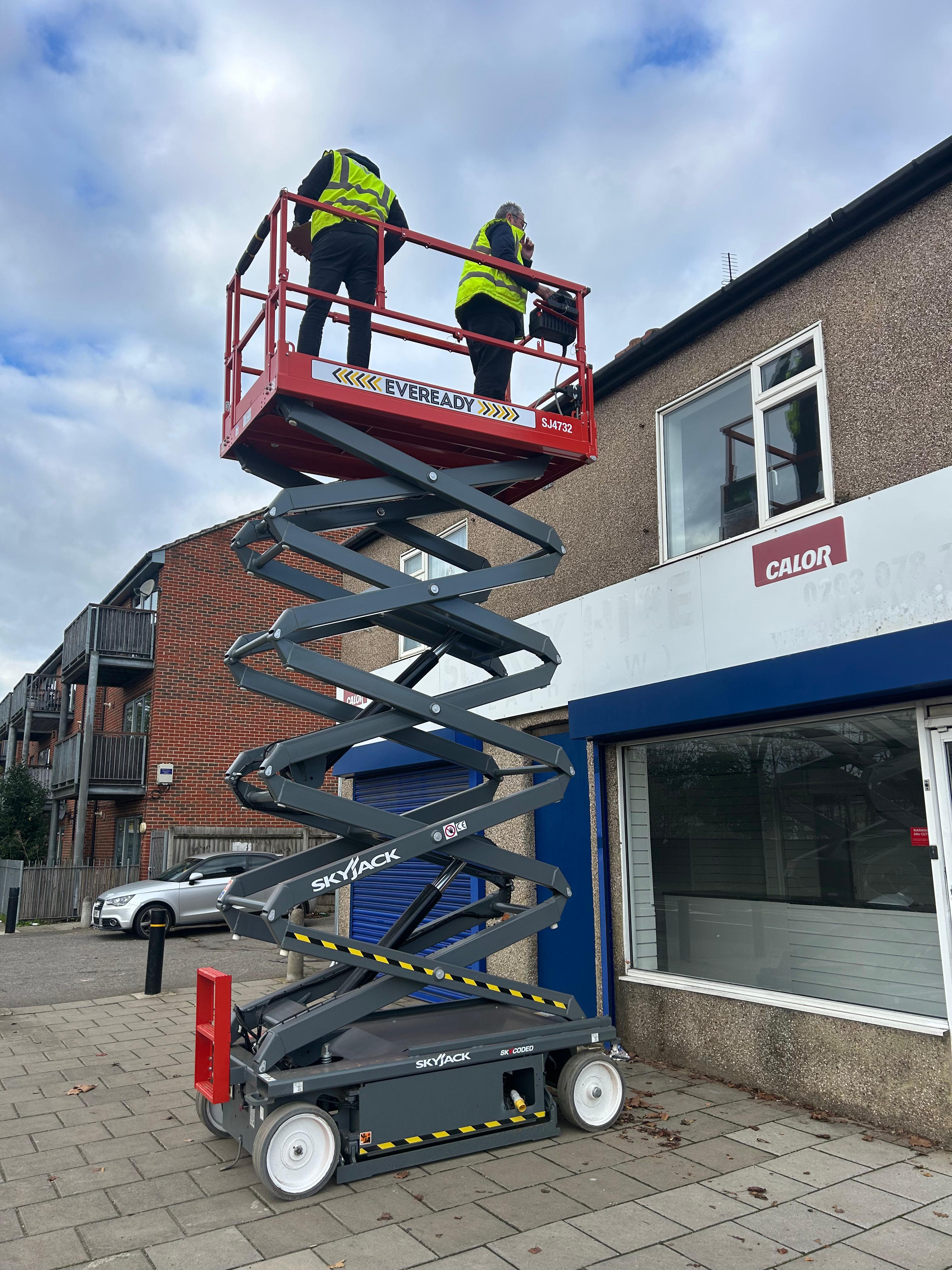 eveready-scissor-lift-in-action