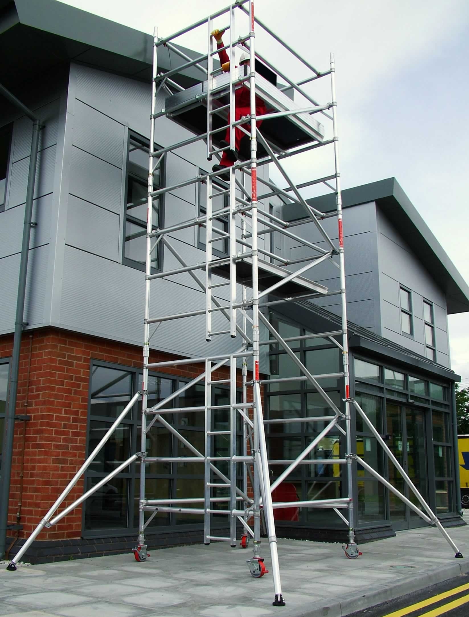 Aluminium Mobile Access Tower - 0.85m Wide