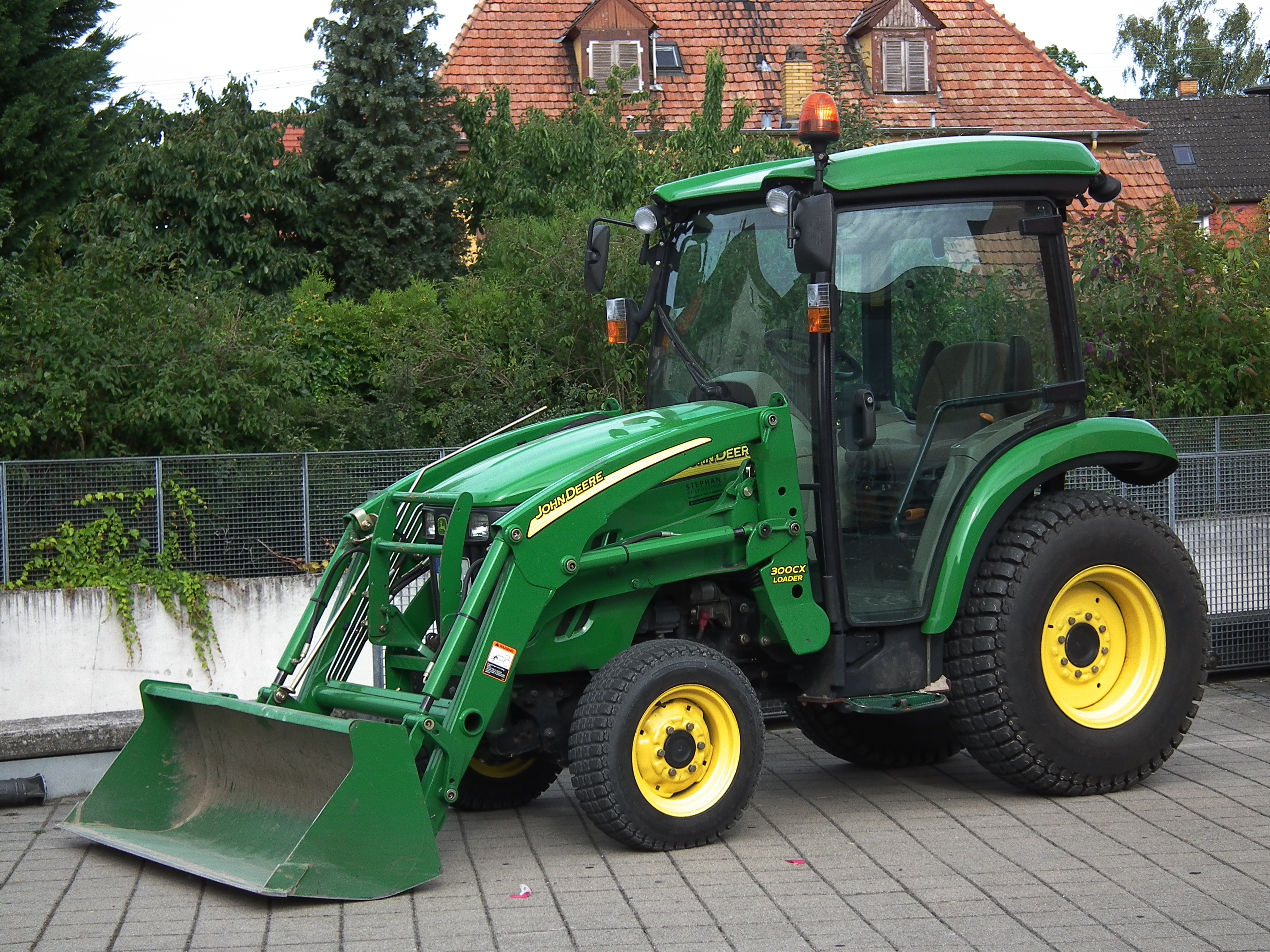 FRONT END LOADER BUCKET